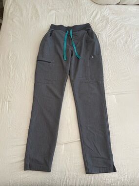 FIGS High Waisted Yola Skinny Scrub Pants in graphite.